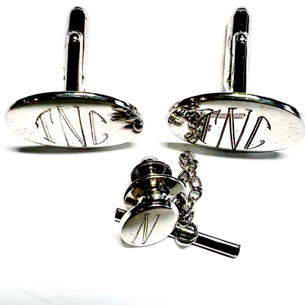 ENGRAVED SILVERTONE VINTAGE CUFFLINKS AND TIE TAC